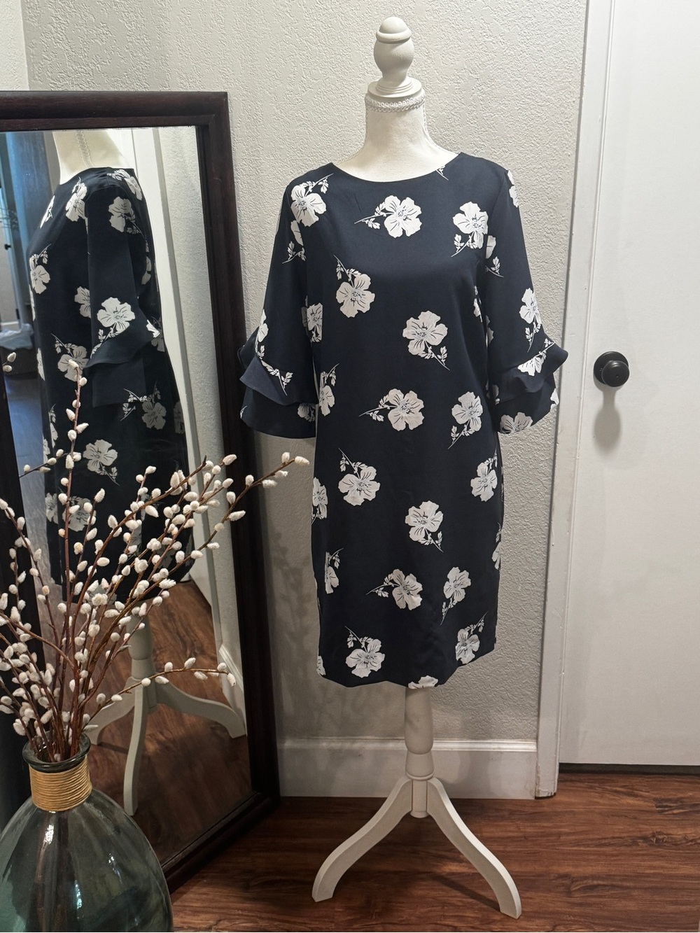 Banana Republic Navy Floral Short Dress with Ruffle Bell Sleeves Size 8